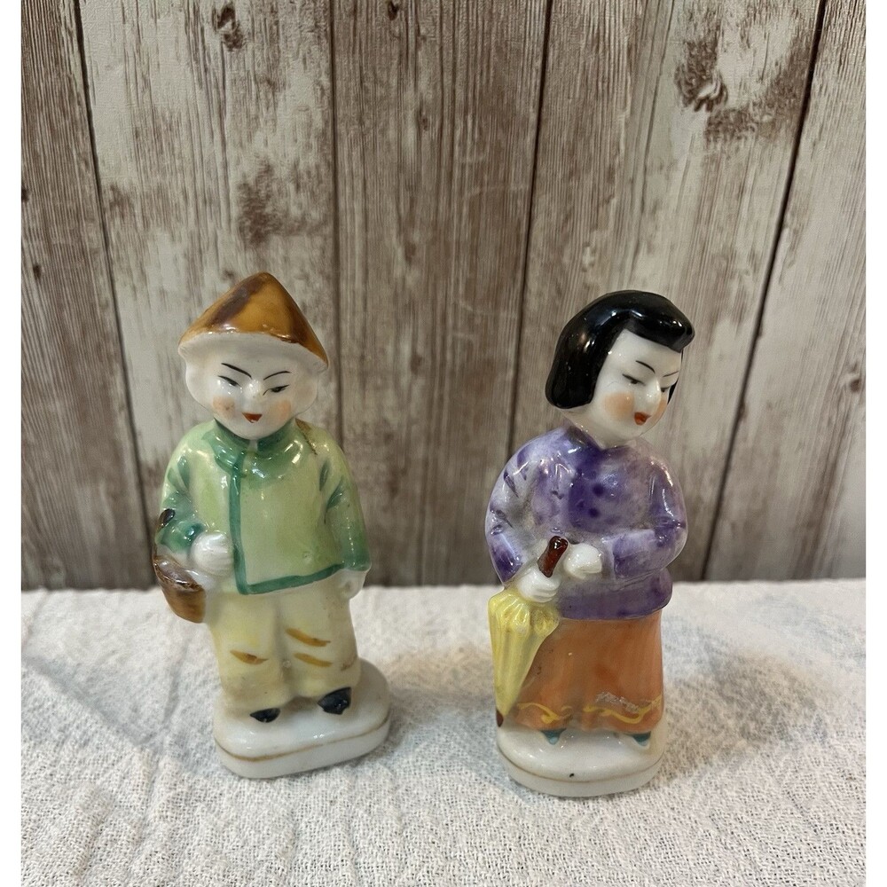 VINTAGE PORCELAIN JAPANESE COUPLE FIGURINES Man Woman Umbrella Hat 3.5” Asian